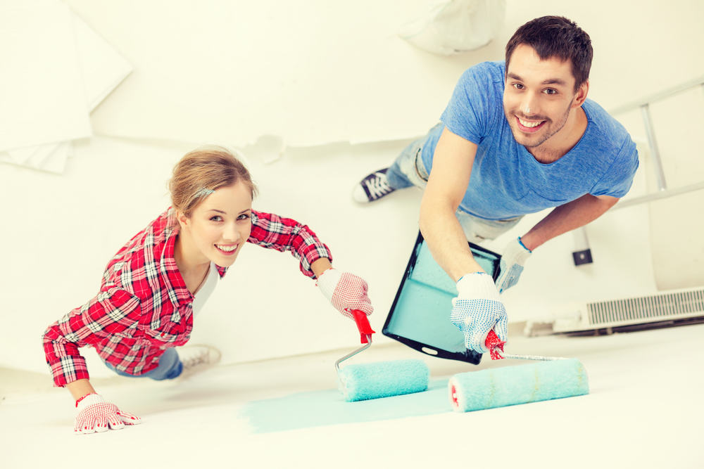 couple painting interior 10 tips to sell your home