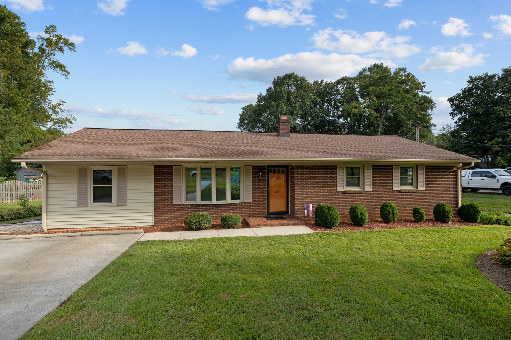 202 Peachtree Street, Belmont, North Carolina 28012, ,Single Family Home,For Sale,Peachtree Street,1032